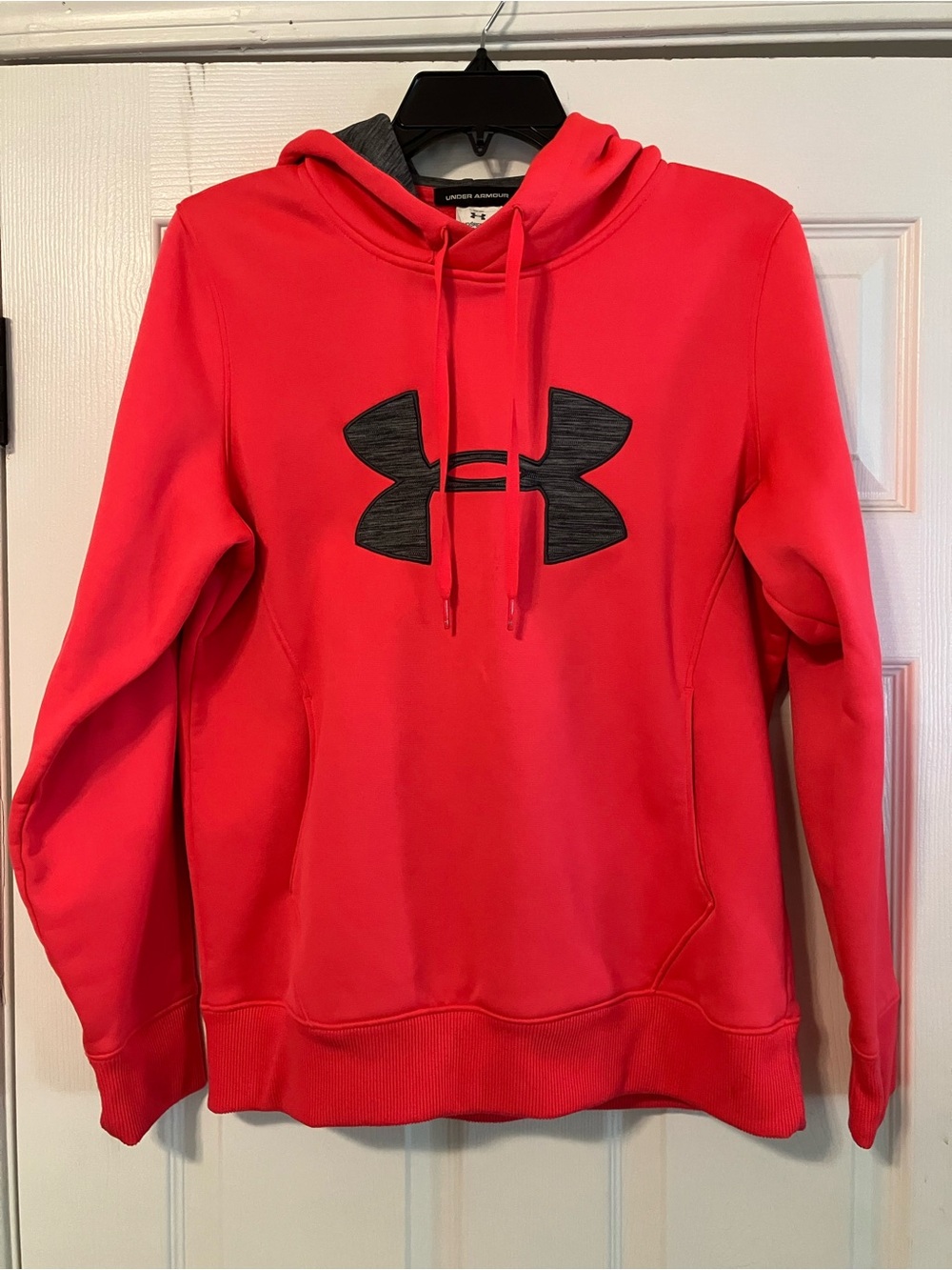 Under Armour Womens Sweatshirt Medium Pink Pullover Hooded